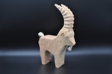 Steinbock aus Arvenholz