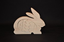 Hase mit Ei